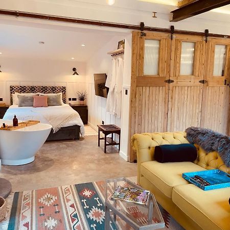 Luxury Barn With Hot Tub, Spa Treatments, Private Dining Little Budworth Exterior foto